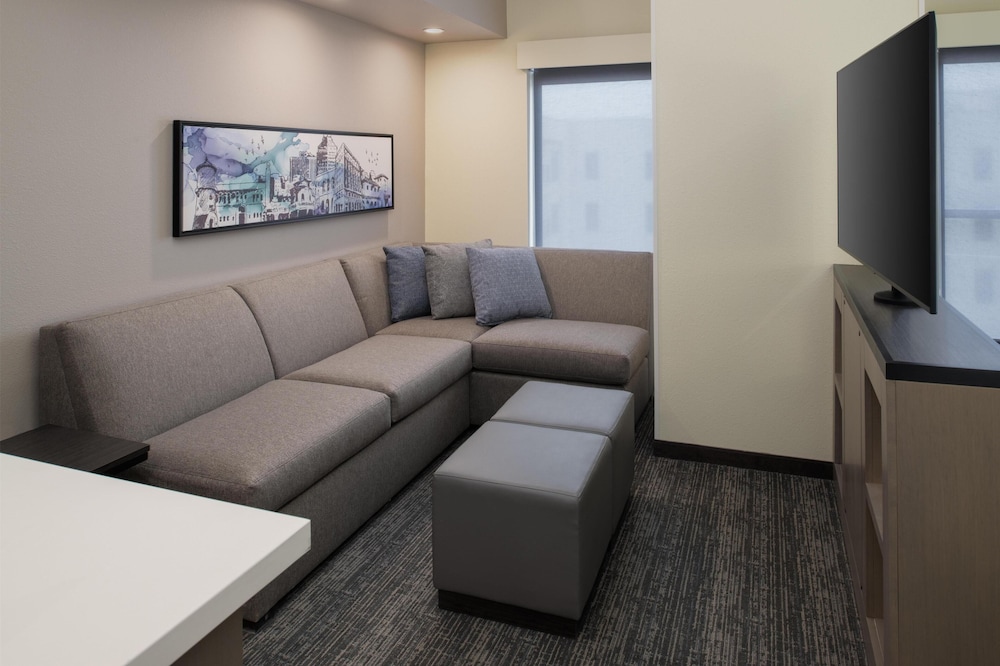 Hyatt House Fresno/Campus Pointe 19/50