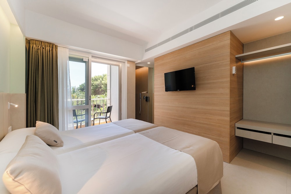 ROOM, TWIN BEDS, POOL VIEW, BALCONY