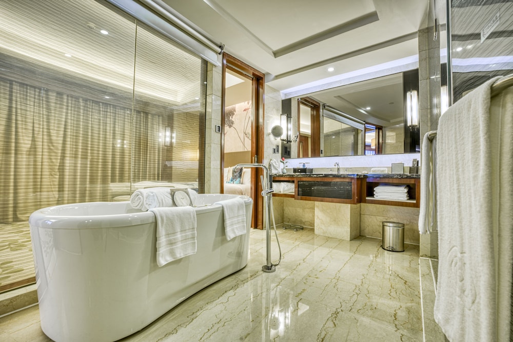 Enlux Hotel (Baotu Quanquan City Plaza) 4/59