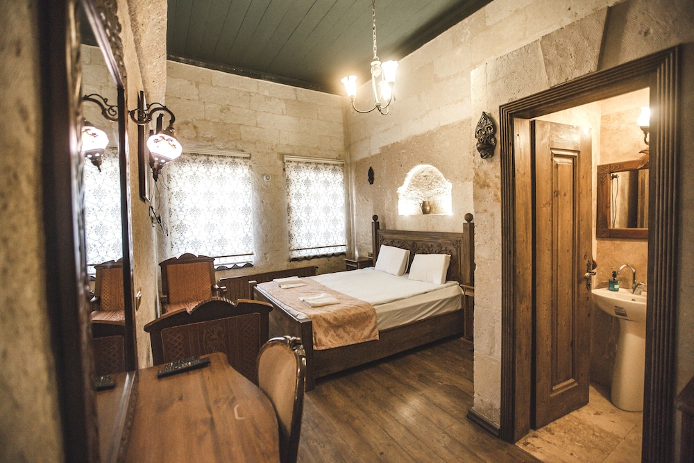 DELUXE, DOUBLE BED