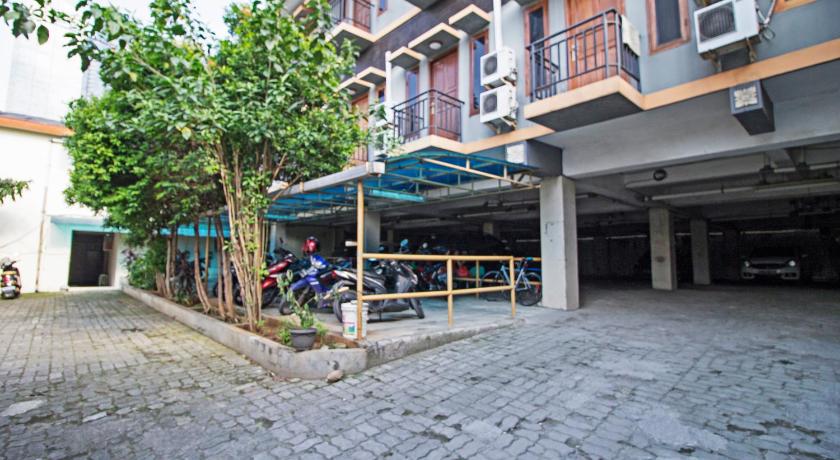 Reddoorz Plus Near Ciputra World Kuningan 2 38/50