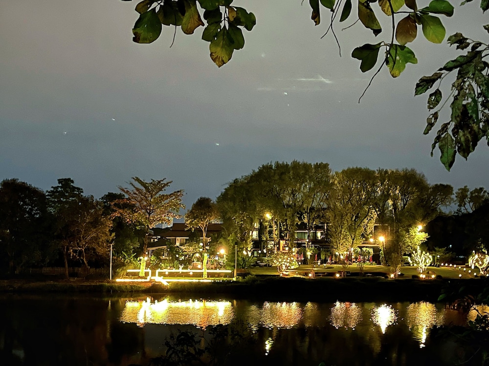 Sannot Riverside Boutique Hotel 67/71