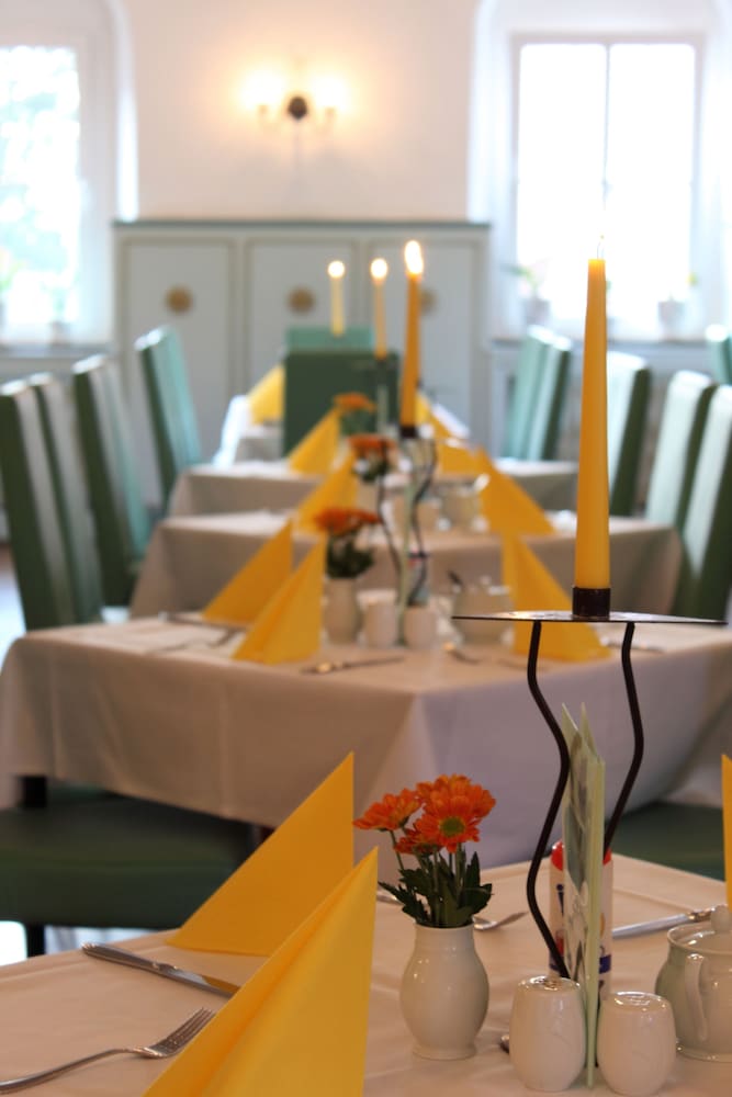 Hotel Erbgericht Krippen 33/50