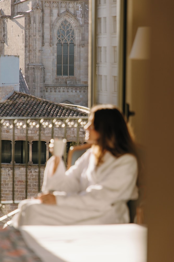 Lamaro Hotel 8/50