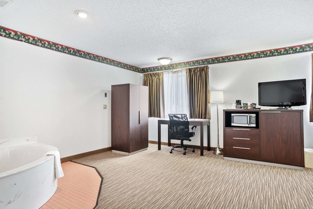 Everspring Inn Suites Hill City 55/61