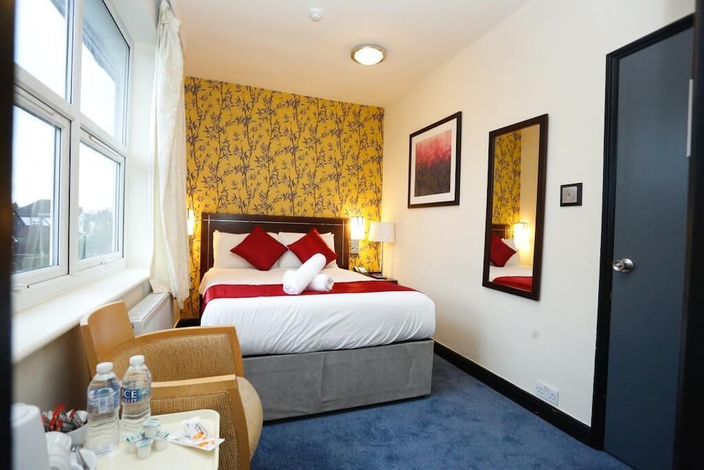 Acorn Lodge Gatwick Hotel 6/23