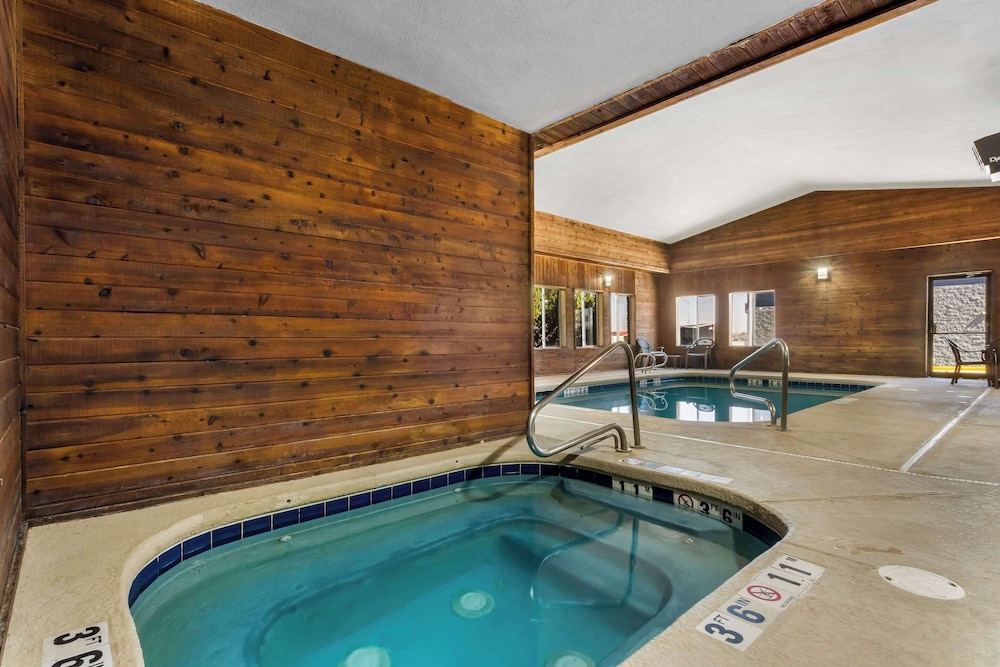 Comfort Inn & Suites Greeley, CO 25/54
