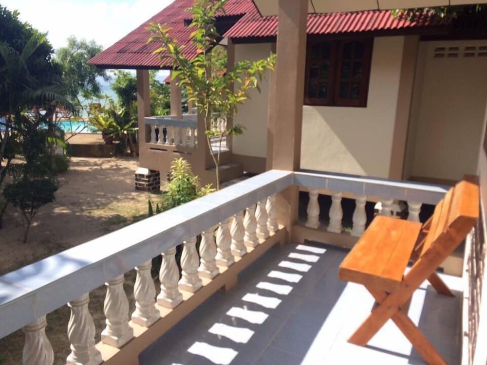 Phangan Lodge 4/50