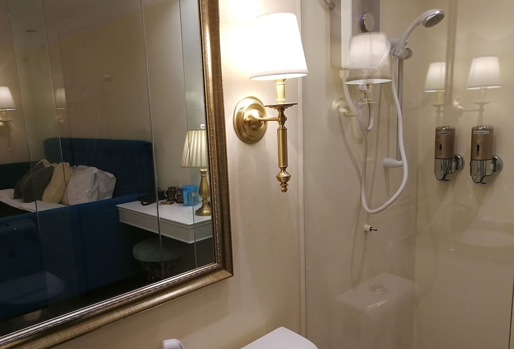 1 Day Car Hotel Station 18 23/38