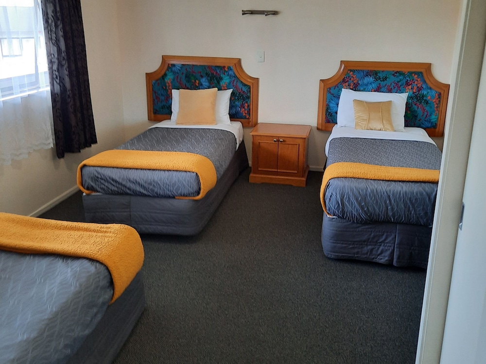 Pembrooke Motor Lodge, Whangarei 12/29