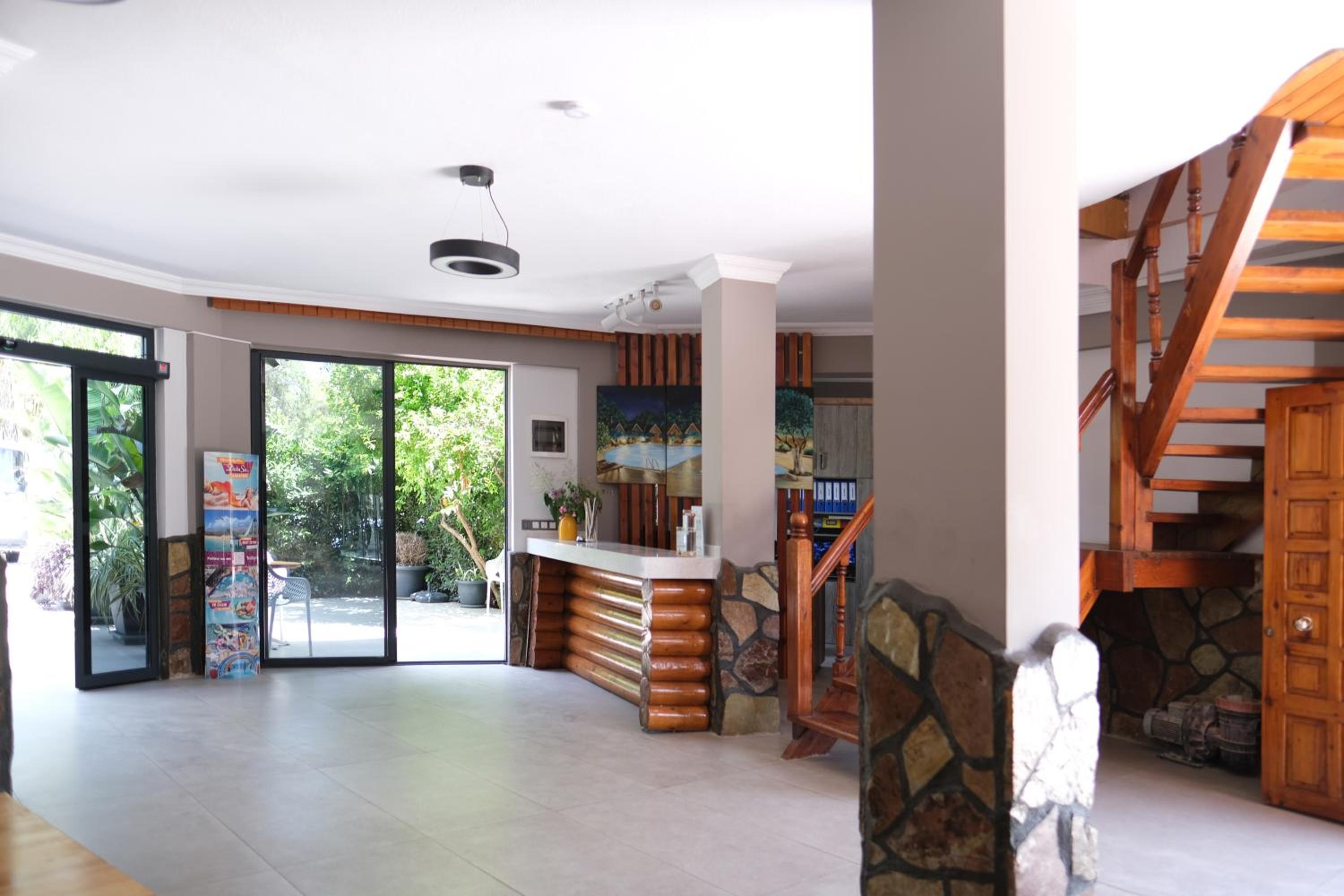 Woodline Hotel photo3