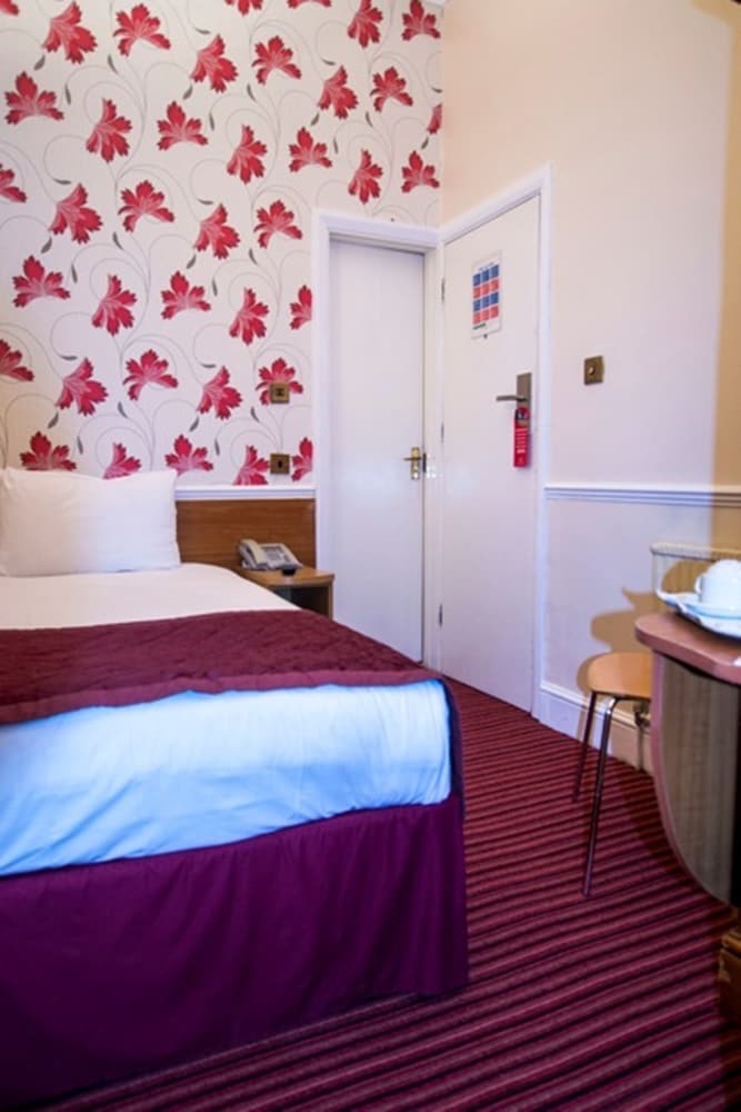 Brunel Hotel 25/67
