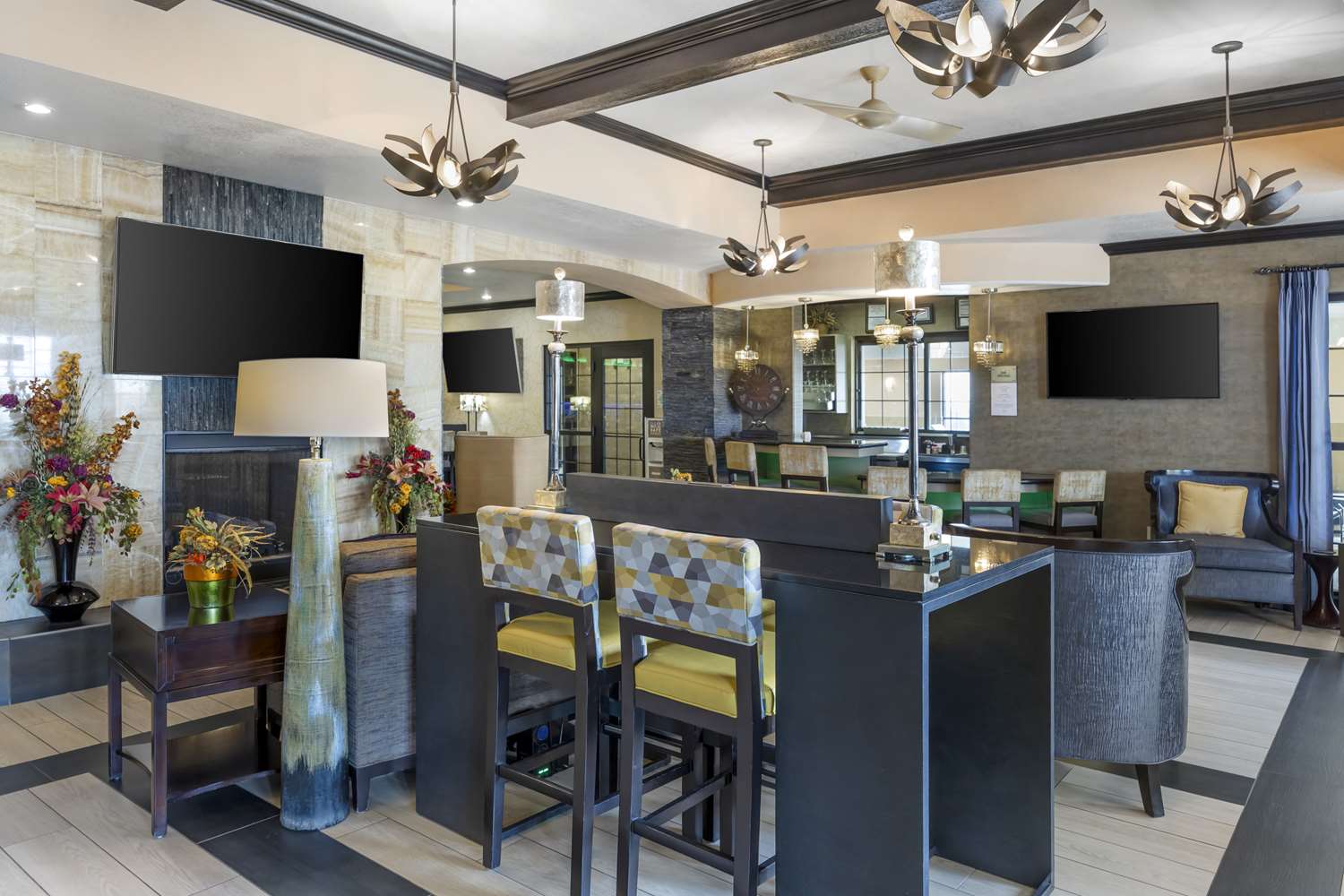 Best Western Plus Emerald Inn & Suites 30/39