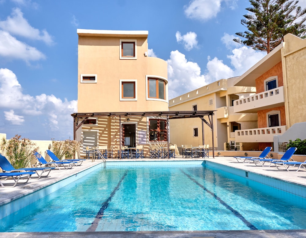 Niros Beach Apartments 7/58