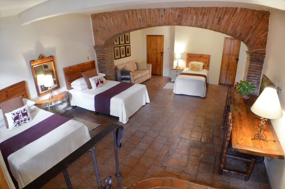 Hotel Los Arcos 35/65