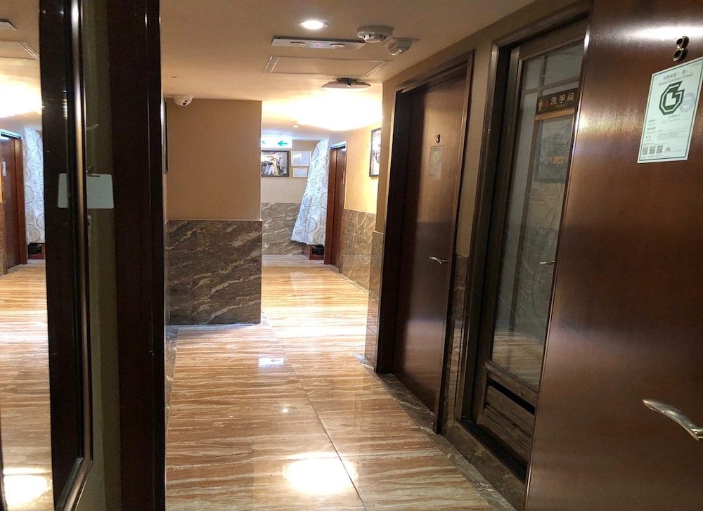 Rich Hotel 26/50