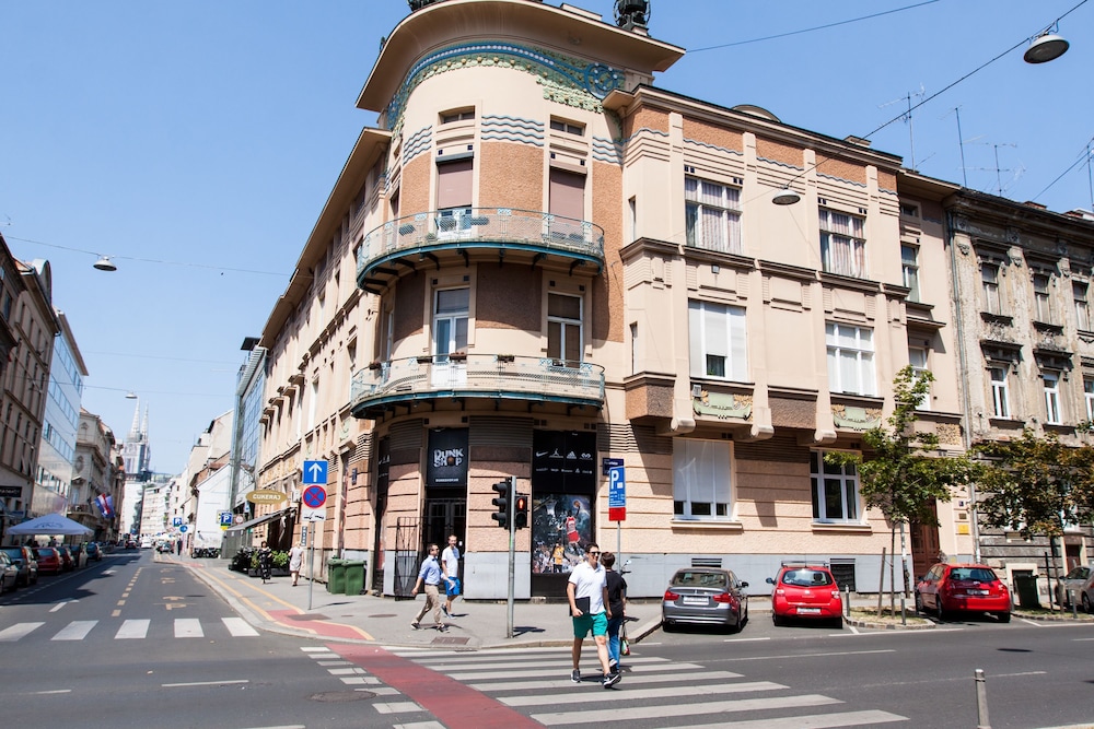 Loox Serviced Apartments Hatzova 26/33