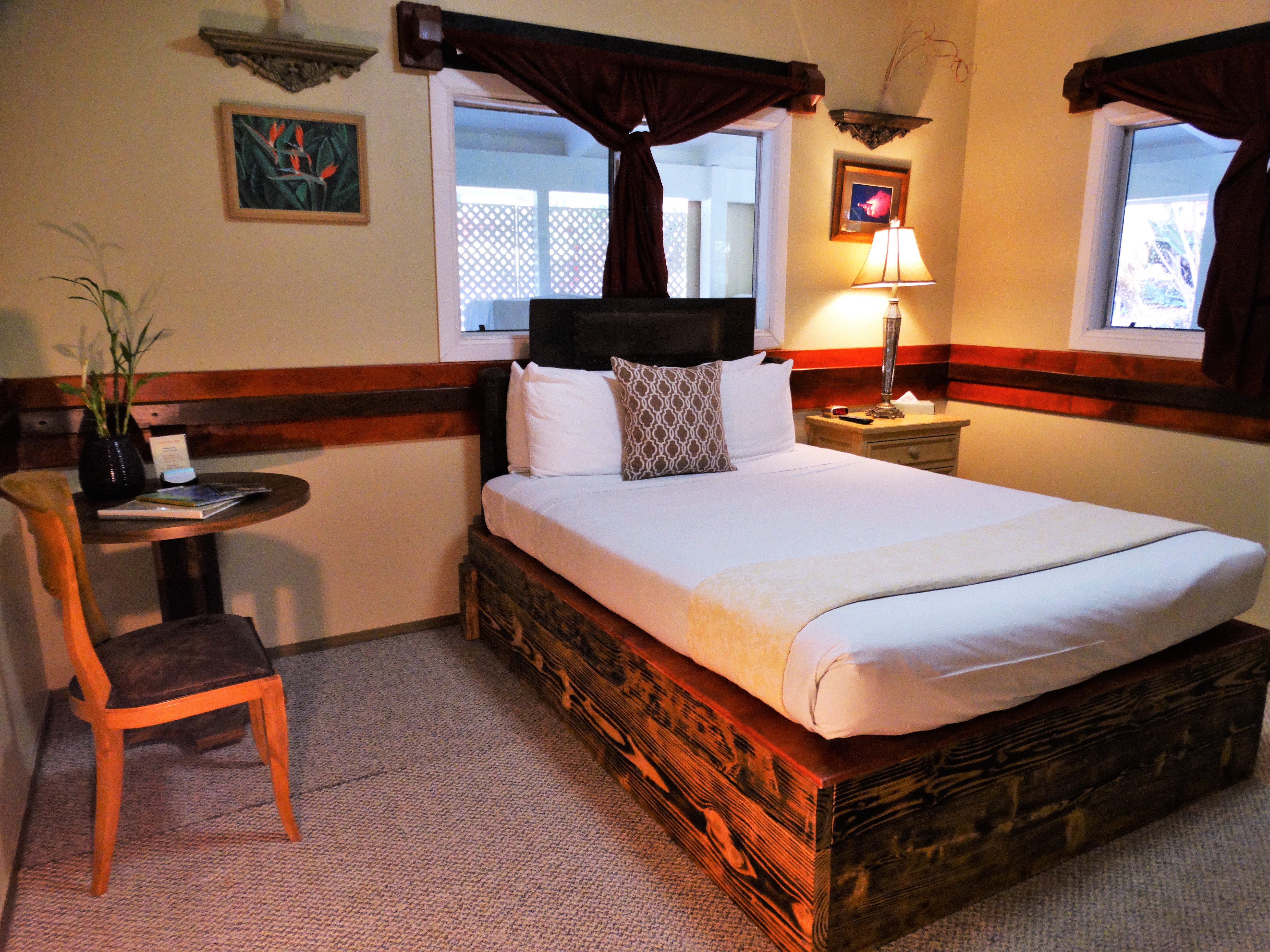 Room, Queen Bed, Rainforest View