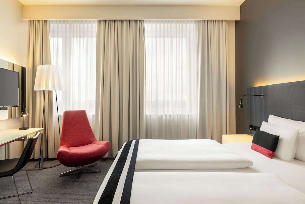 DELUXE, DOUBLE BED