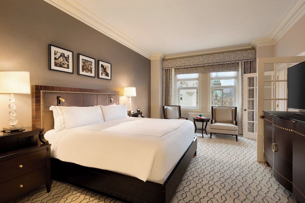 Fairmont Gold, Suite, King Bed
