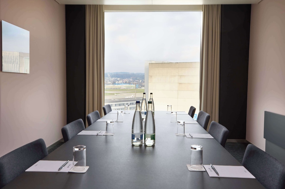 Radisson Blu Hotel Zurich Airport 66/72