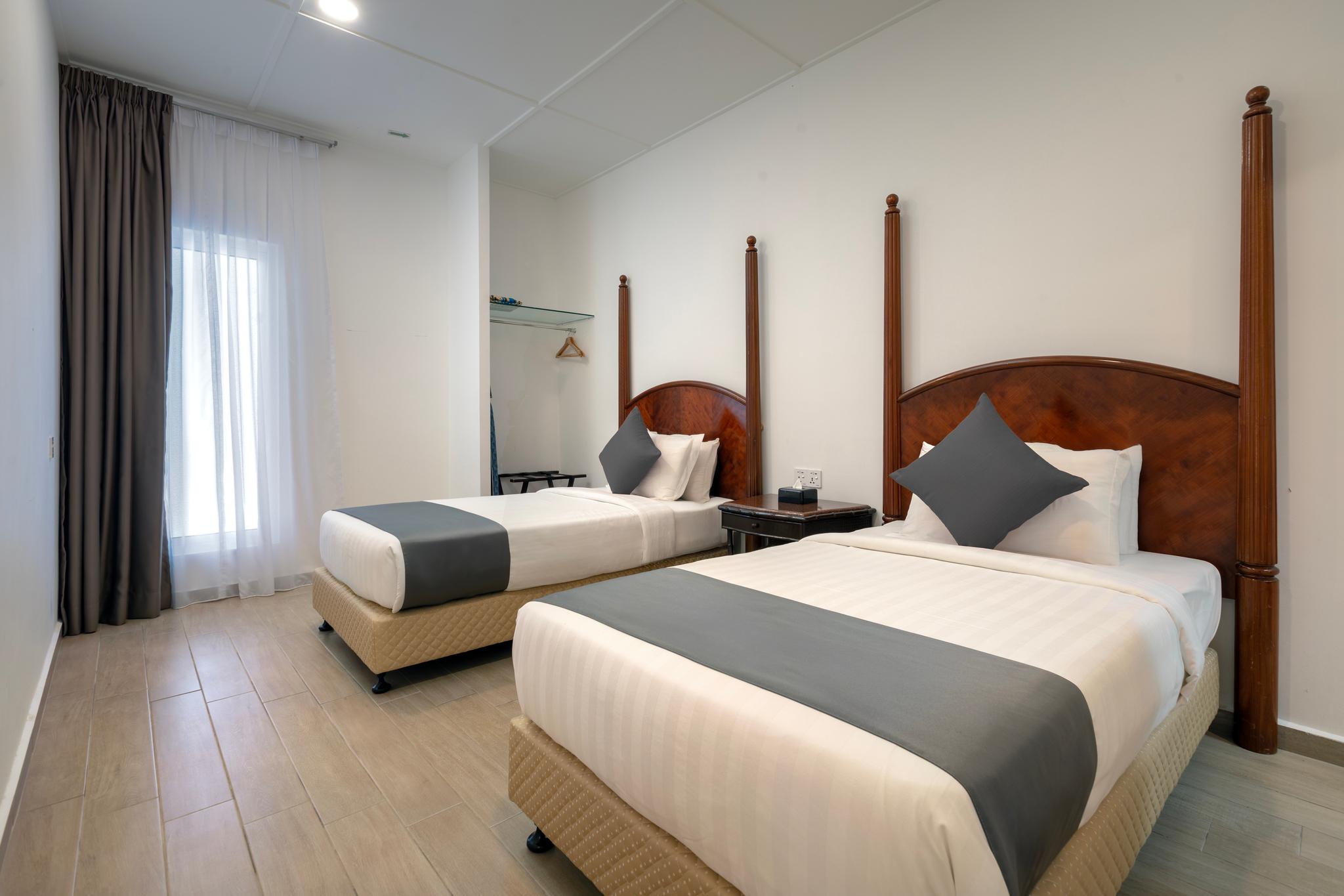 Courtyard, Family, Chalet, King and Twin Beds