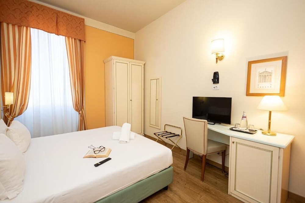 Superior, Twin Beds, Side View, Balcony