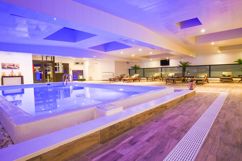 swimming pool spa