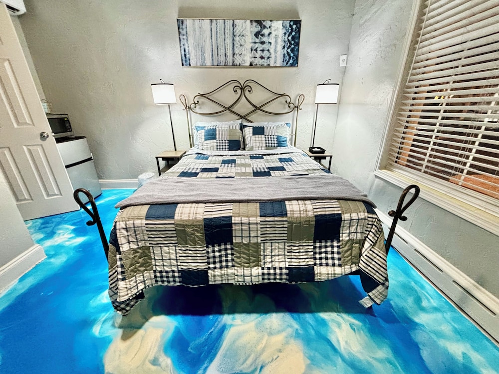 Shamrock Cove Inn 5/50