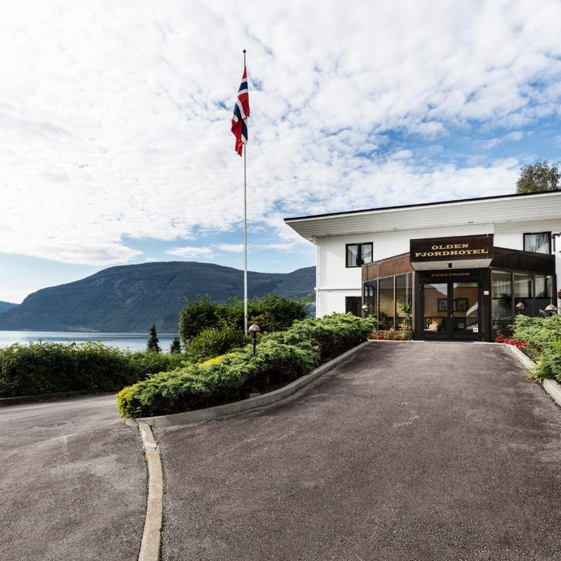 Olden Fjordhotel 50/50