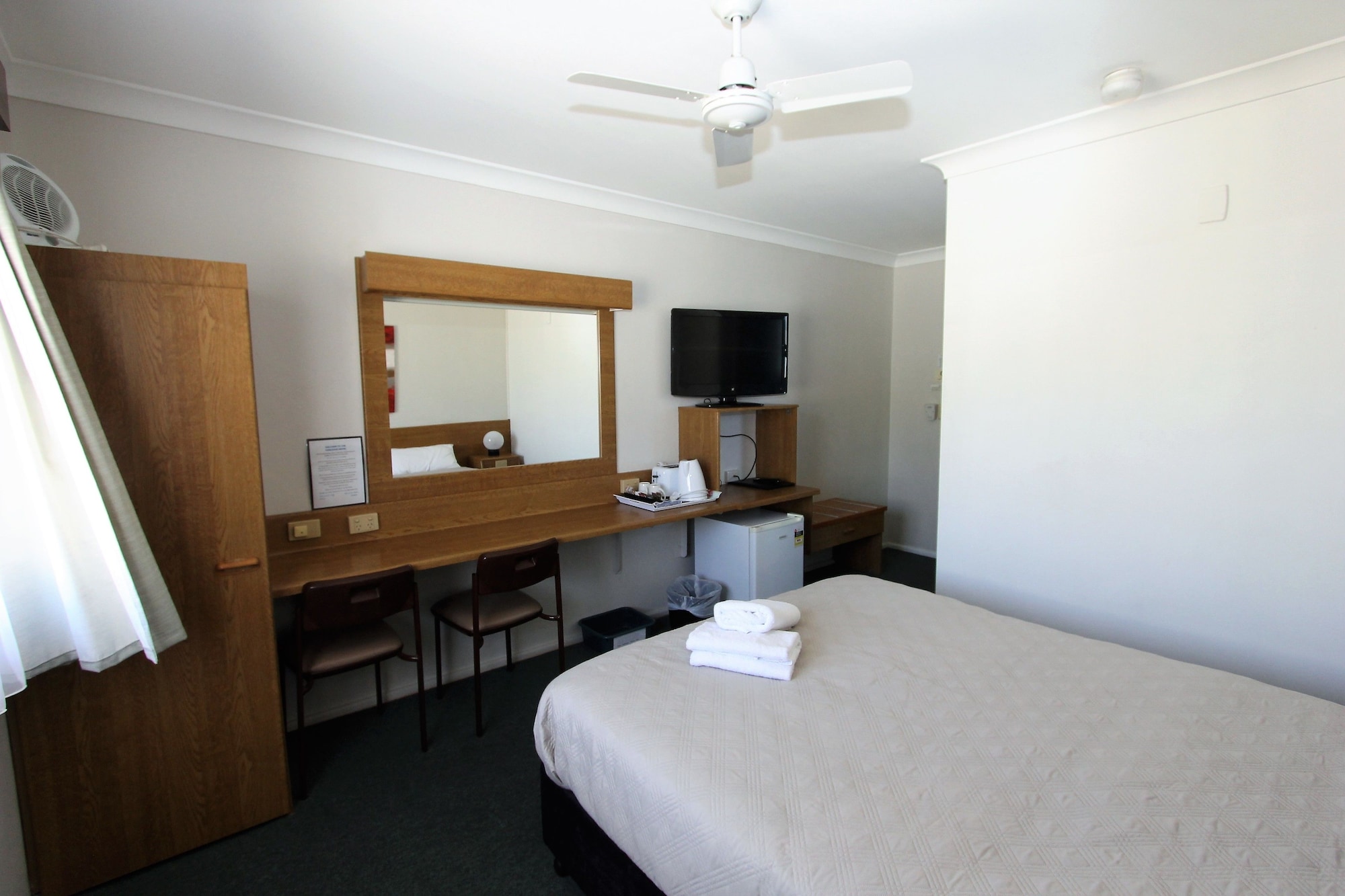 غرفة قياسية بسرير كوين، Toreador Motel 5/7
