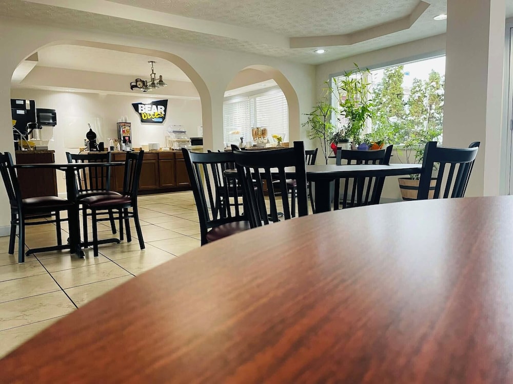 restaurant cafeteria