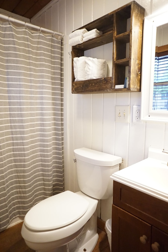 Shaver Lake Village Hotel 50/50