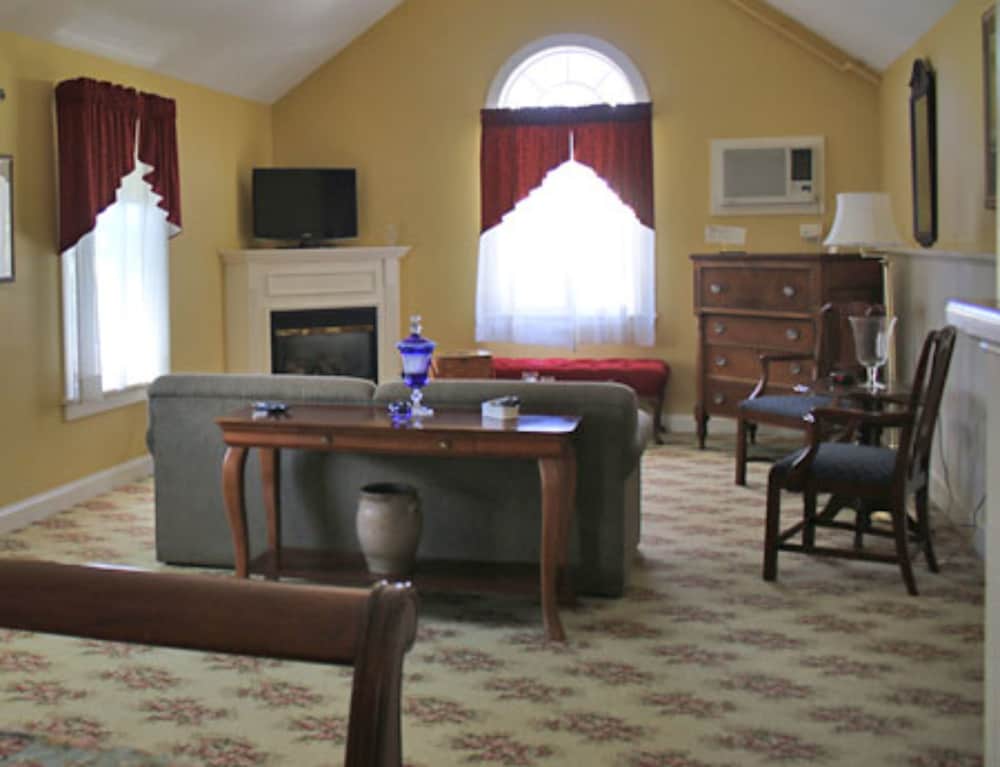 Kearsarge Inn 46/48