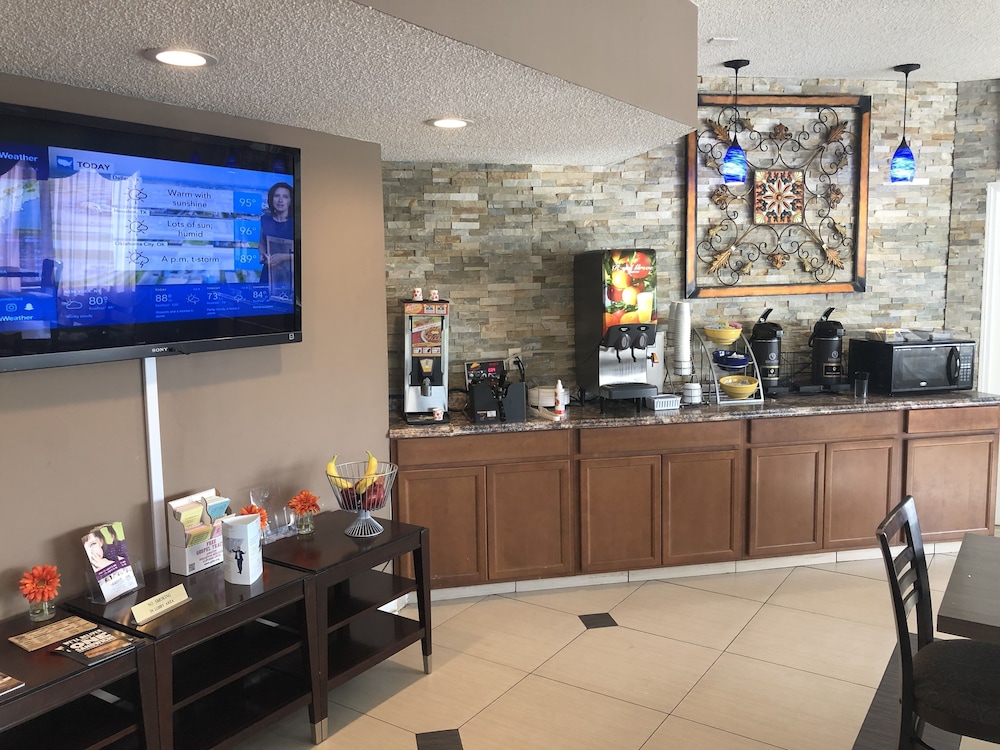 Days Inn By Wyndham Columbus 37/54