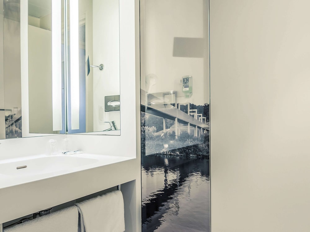 MERCURE CERGY PONTOISE CENTRE 20/70