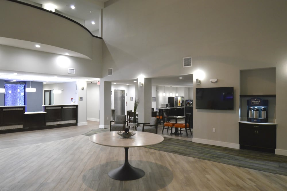 Best Western Plus Bay City Inn & Suites 31/44
