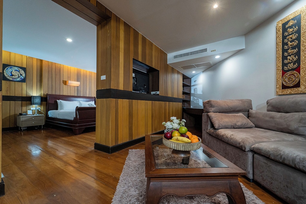 Khum Phucome Hotel 185/198