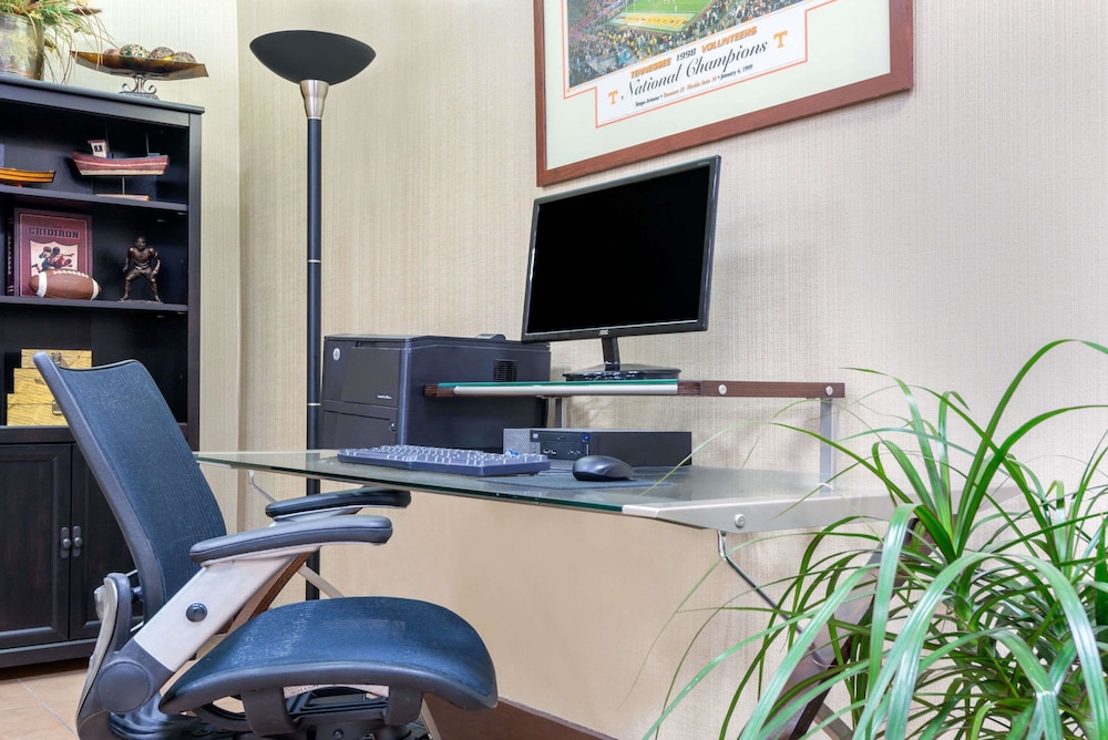 Days Inn by Wyndham Knoxville East 21/31