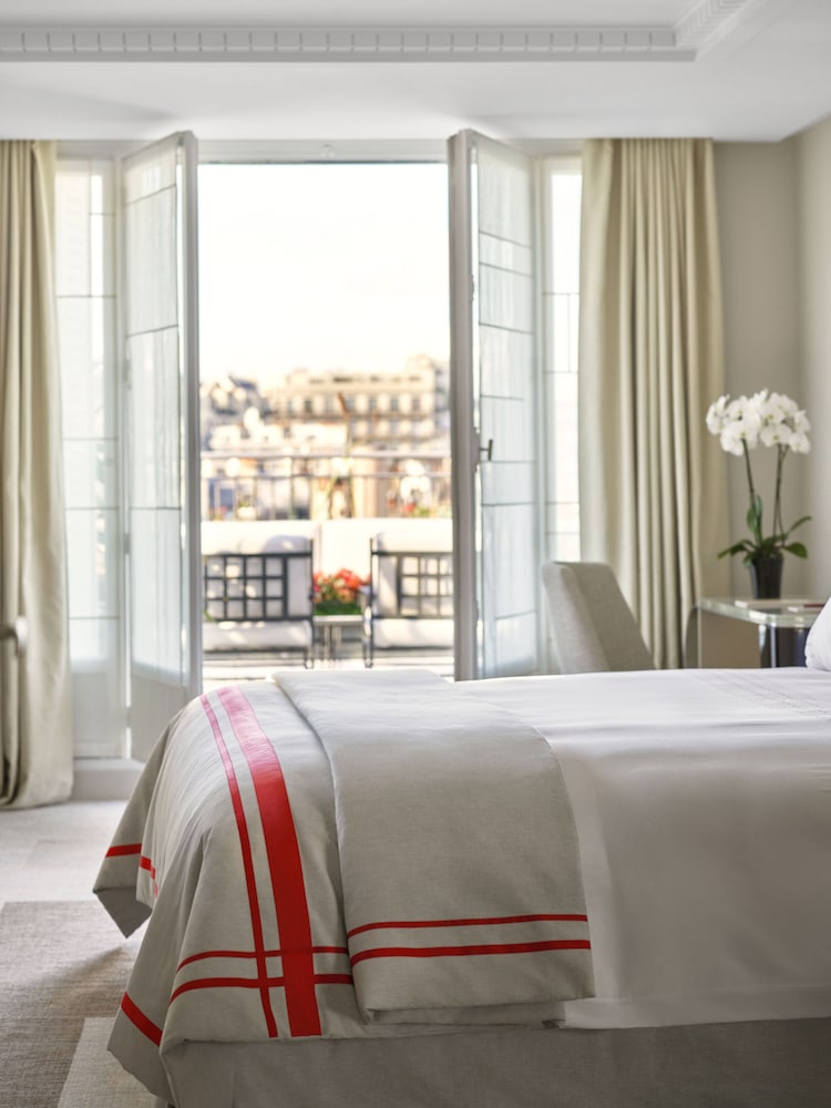 Hotel Plaza Athenee 68/79