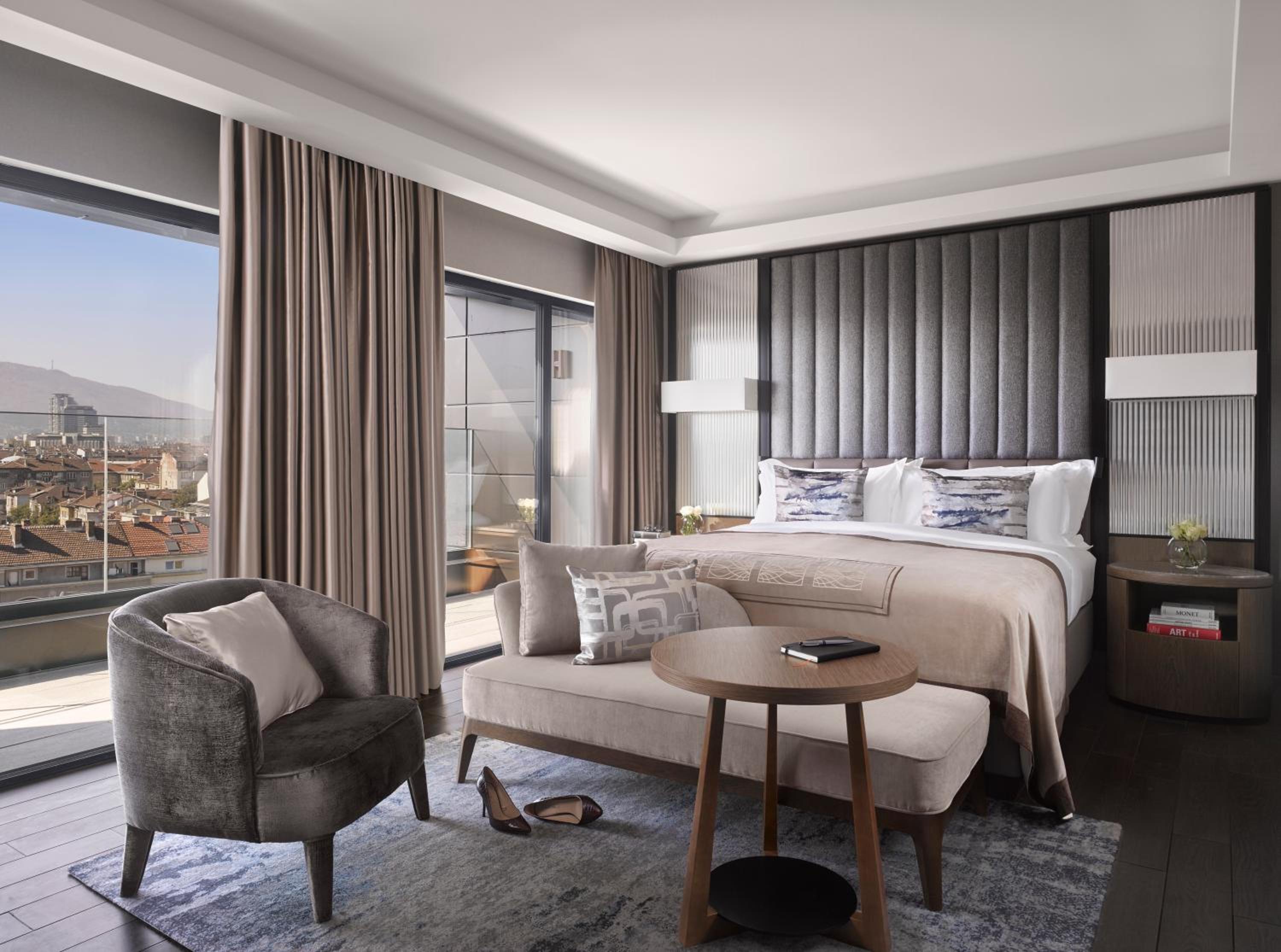 1 Bedroom, Suite, King Bed, Voltoha View, Terrace