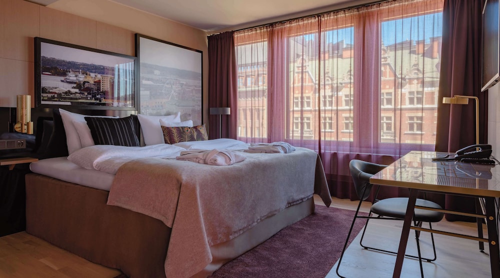 SUPERIOR, KING BED, SAUNA