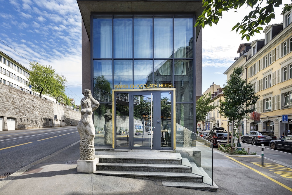 Swiss Chocolate Zurich by Fassbind 22/24