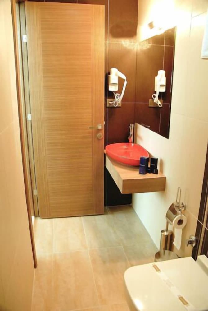 Lounge Boutique Hotel 45/50