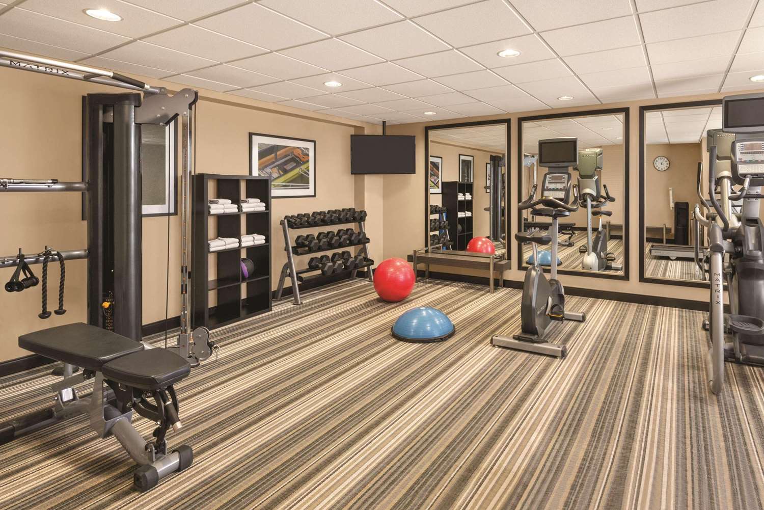 Park Inn by Radisson, Calgary Airport North, AB 4/10