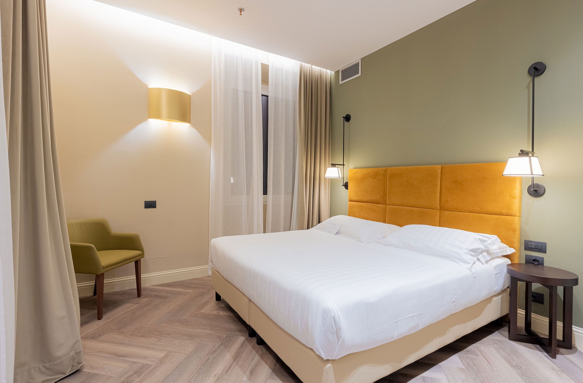 SUPERIOR, DOUBLE BED