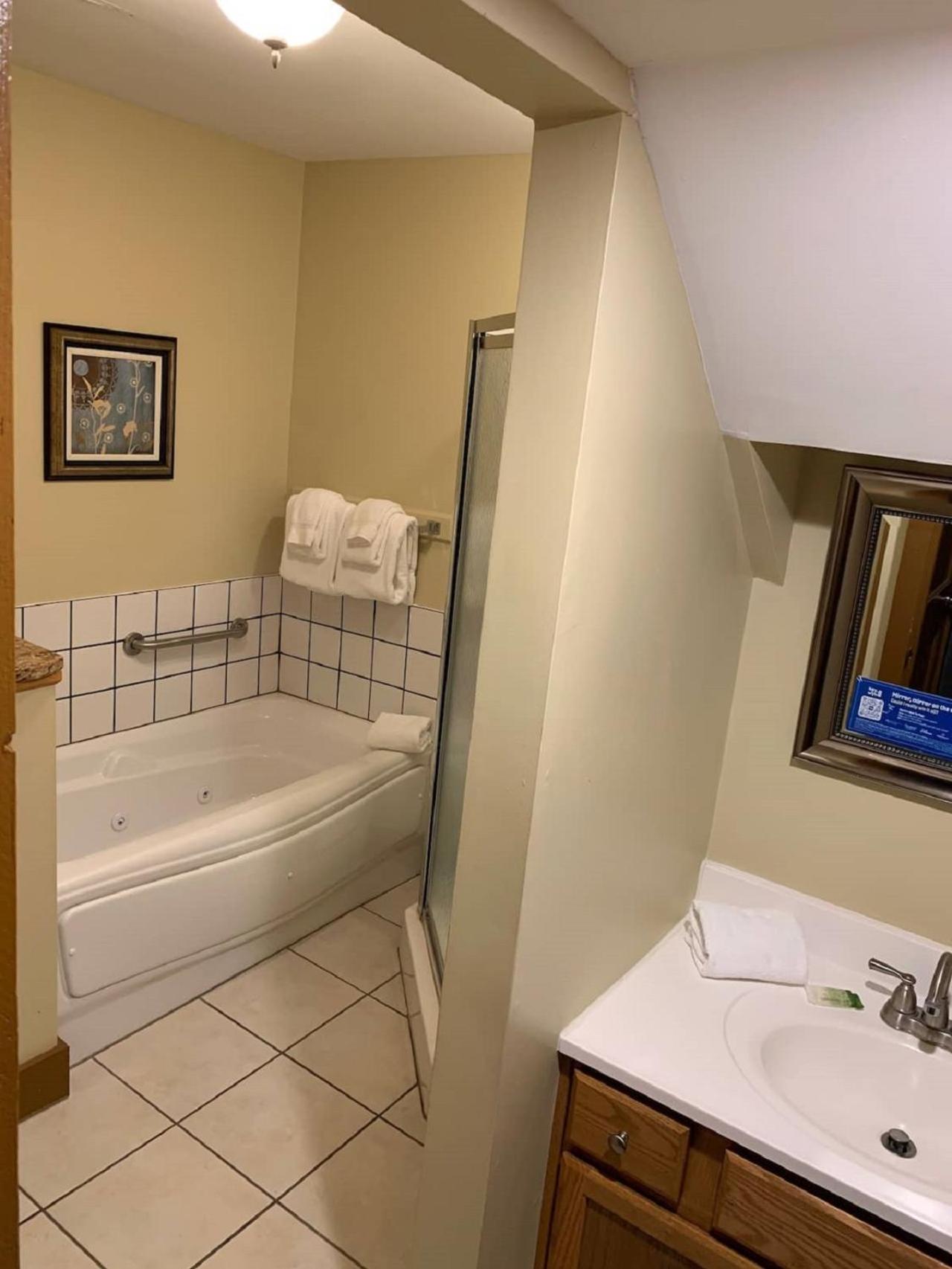 Pocono Villas Resort 48/50