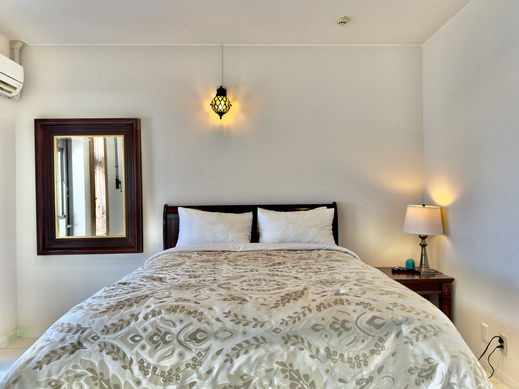 CONDO, ECONOMY, BEACH FRONT