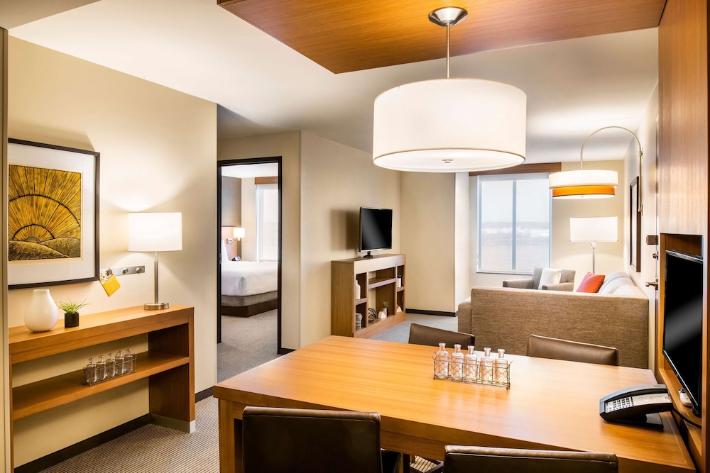 Hyatt Place East Moline/Quad Cities 30/54