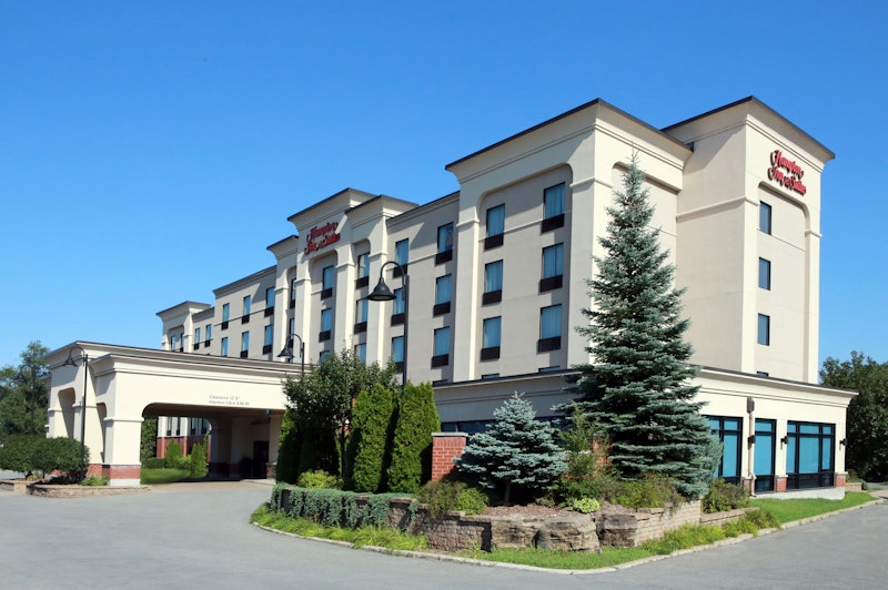 Hampton Inn and Suites by Hilton Laval 70/71